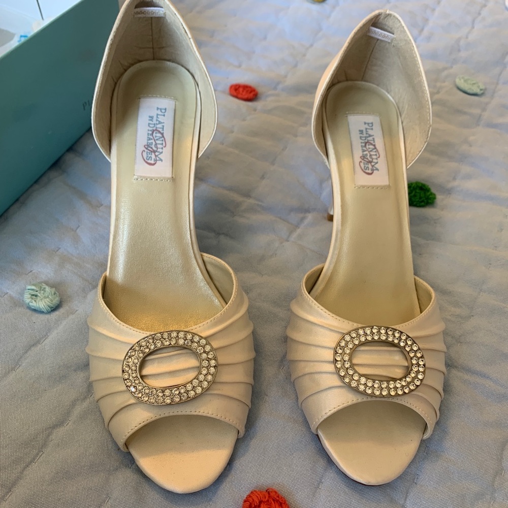 Dyeable bridal/wedding shoes 8.5 NEW